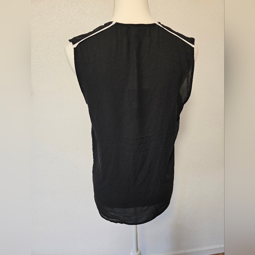 DKNY Black and White Trim Sleeveless Blouse Women's Size Small NWT - Picture 9 of 12